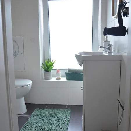 2 - Komfort & Guenstig Apartment Berlin