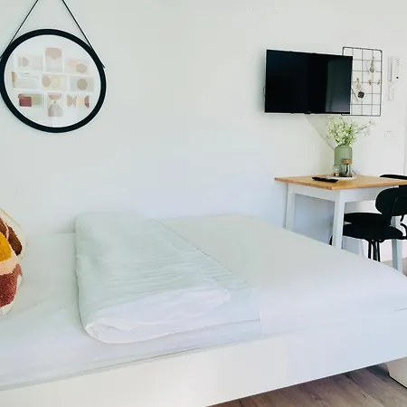 2 - Komfort & Guenstig Apartment